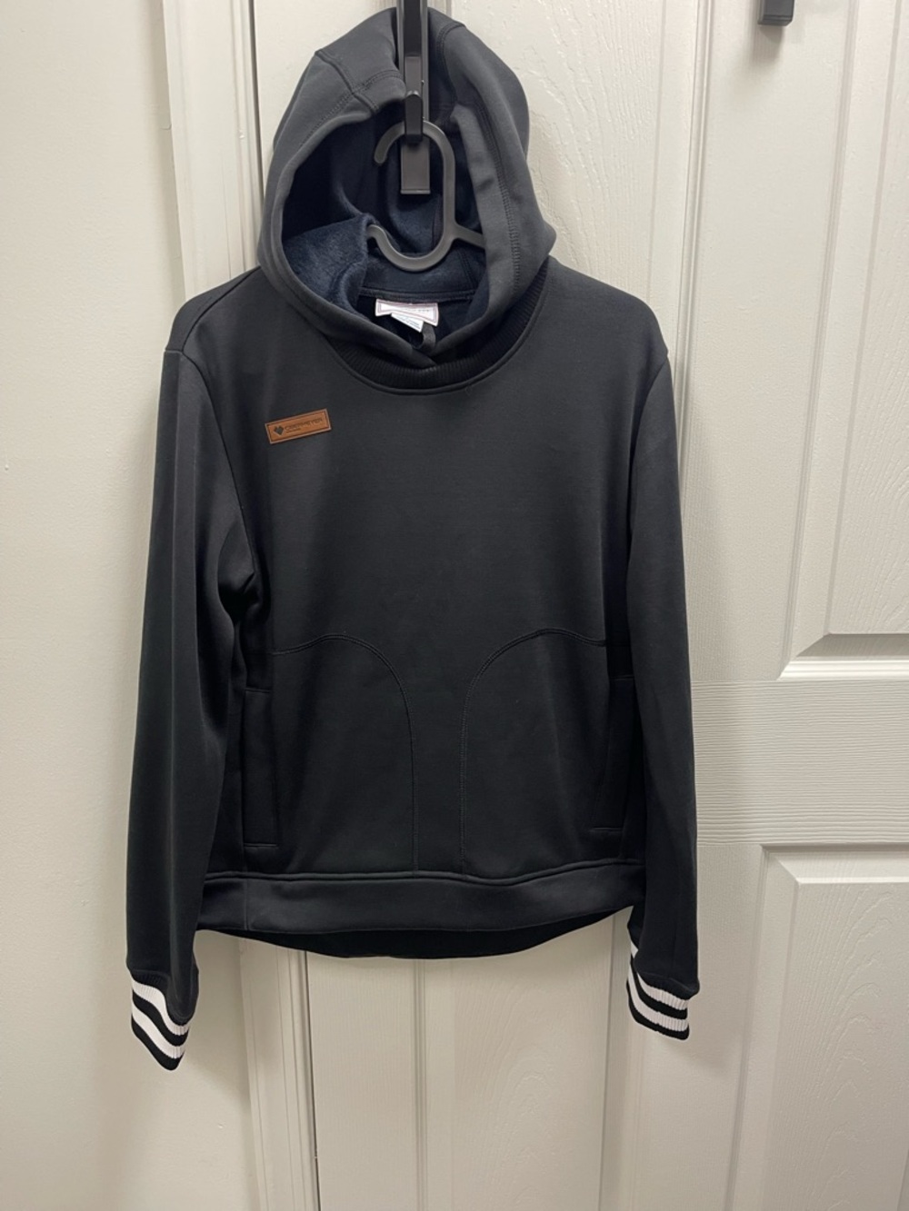 Obermeyer Black Hooded Pullover with Branded Neck Label/A141
